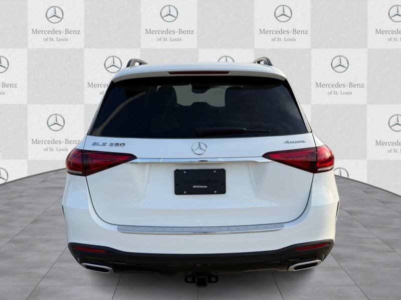 Mercedes-Benz GLE Vehicle Full-screen Gallery Image 6