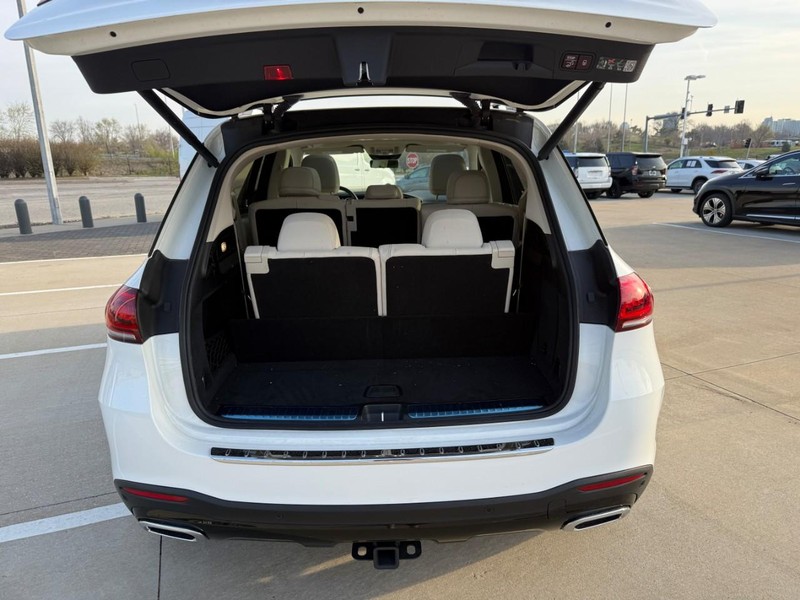 Mercedes-Benz GLE Vehicle Full-screen Gallery Image 8