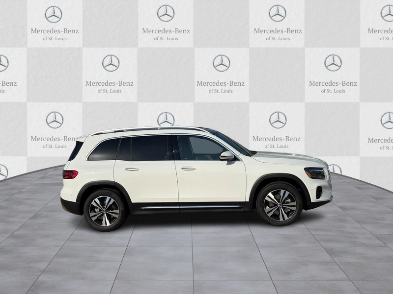Mercedes-Benz GLB Vehicle Full-screen Gallery Image 2