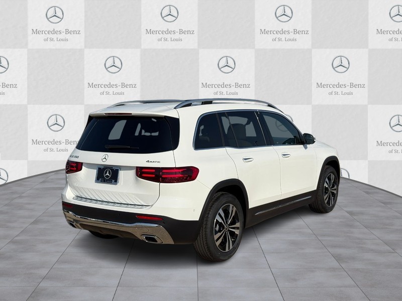 Mercedes-Benz GLB Vehicle Full-screen Gallery Image 3