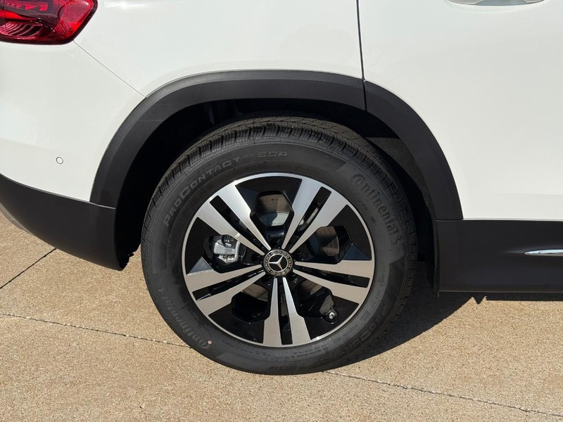 Mercedes-Benz GLB Vehicle Full-screen Gallery Image 6