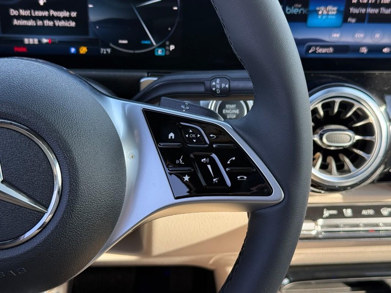 Mercedes-Benz GLB Vehicle Full-screen Gallery Image 17