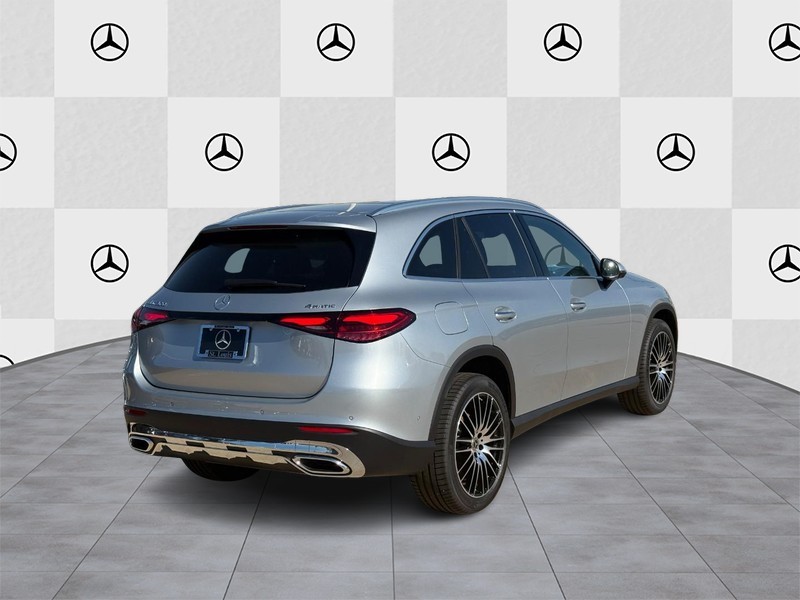 Mercedes-Benz GLC Vehicle Full-screen Gallery Image 3