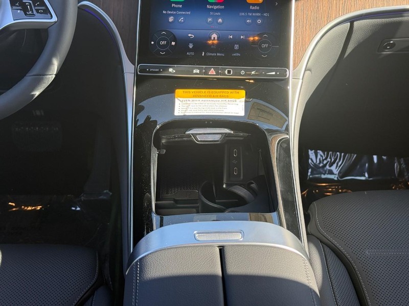 Mercedes-Benz GLC Vehicle Full-screen Gallery Image 12