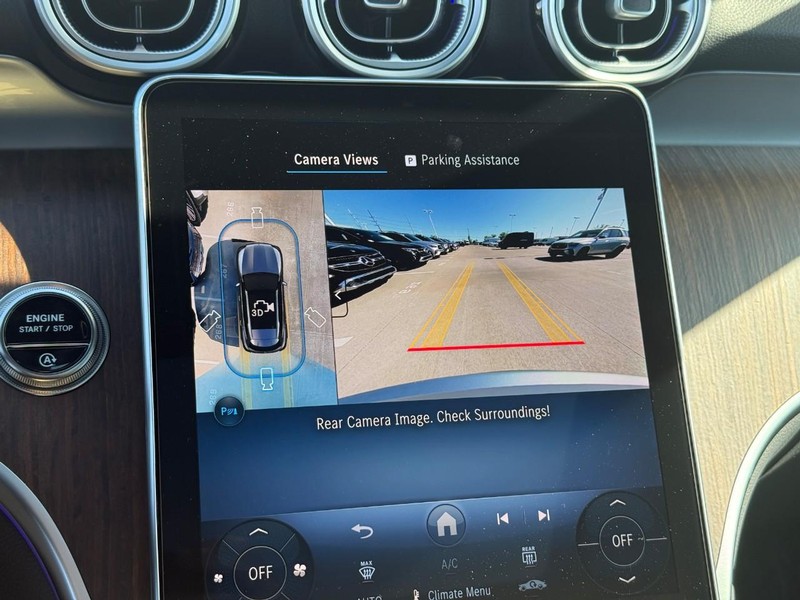Mercedes-Benz GLC Vehicle Full-screen Gallery Image 19