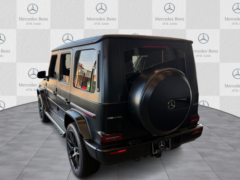 Mercedes-Benz G-Class Vehicle Full-screen Gallery Image 2