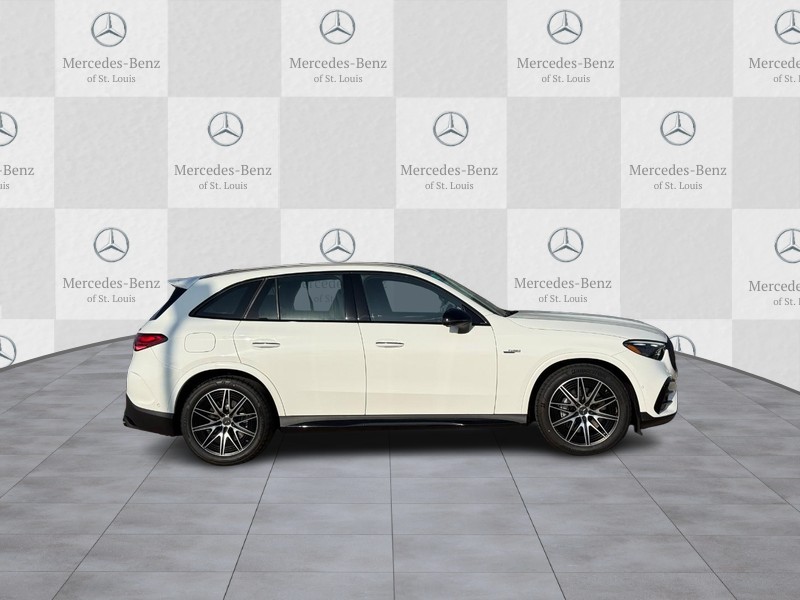 Mercedes-Benz GLC Vehicle Full-screen Gallery Image 2