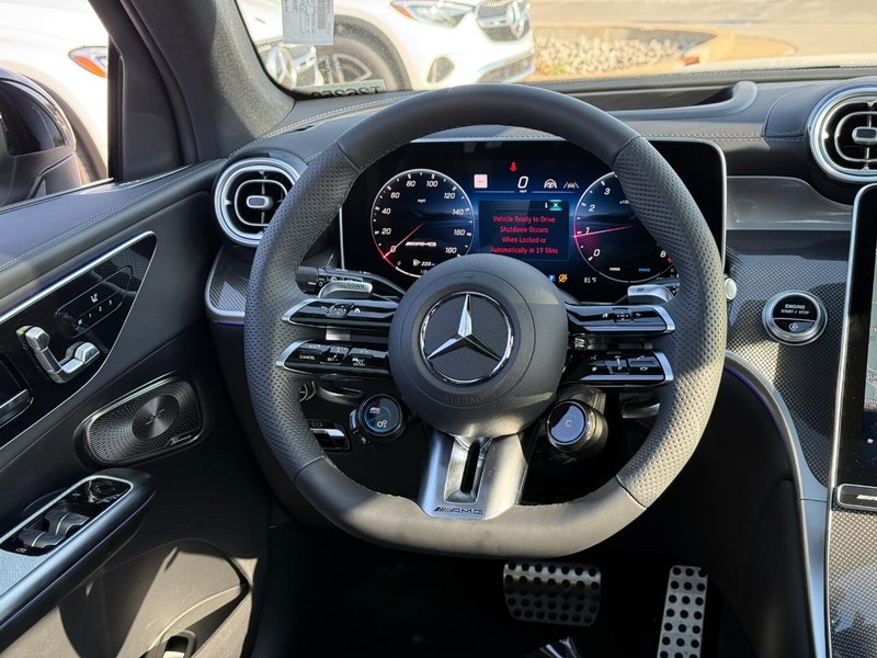 Mercedes-Benz GLC Vehicle Full-screen Gallery Image 9
