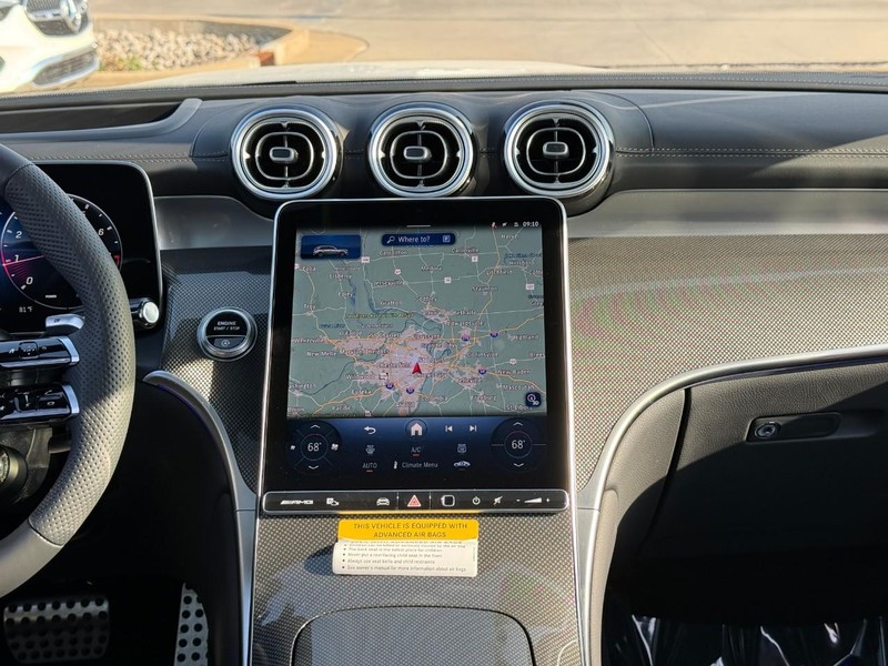 Mercedes-Benz GLC Vehicle Full-screen Gallery Image 10