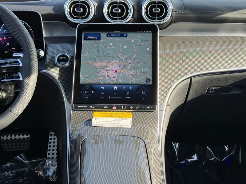 Mercedes-Benz GLC Vehicle Full-screen Gallery Image 11