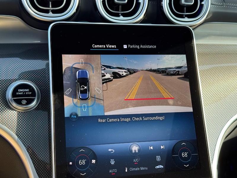 Mercedes-Benz GLC Vehicle Full-screen Gallery Image 19