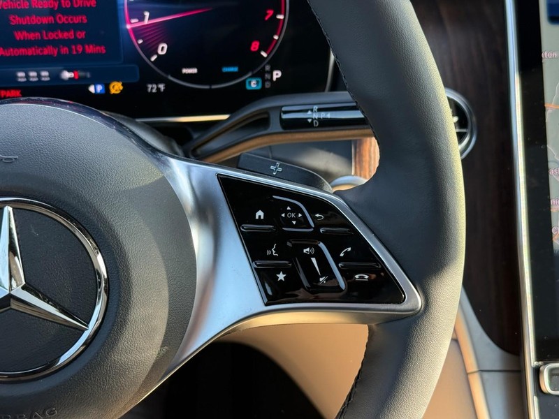 Mercedes-Benz GLC Vehicle Full-screen Gallery Image 15