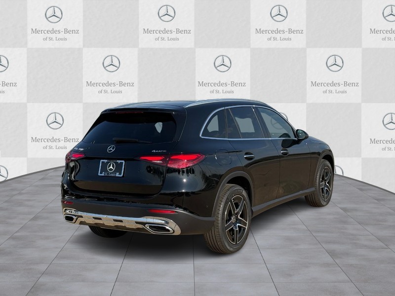 Mercedes-Benz GLC Vehicle Full-screen Gallery Image 3