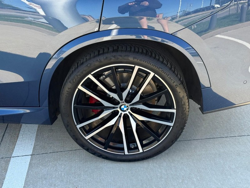 BMW X5 Vehicle Full-screen Gallery Image 9