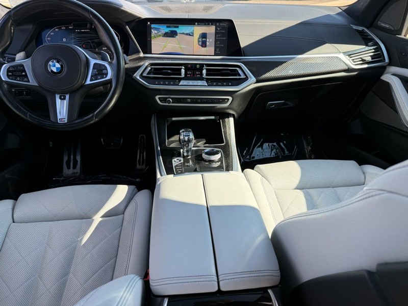 BMW X5 Vehicle Full-screen Gallery Image 11