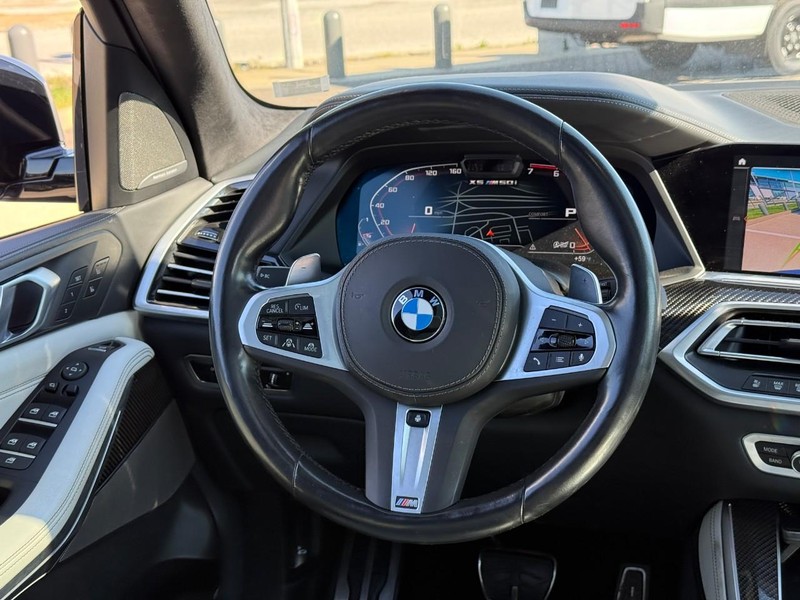 BMW X5 Vehicle Full-screen Gallery Image 12