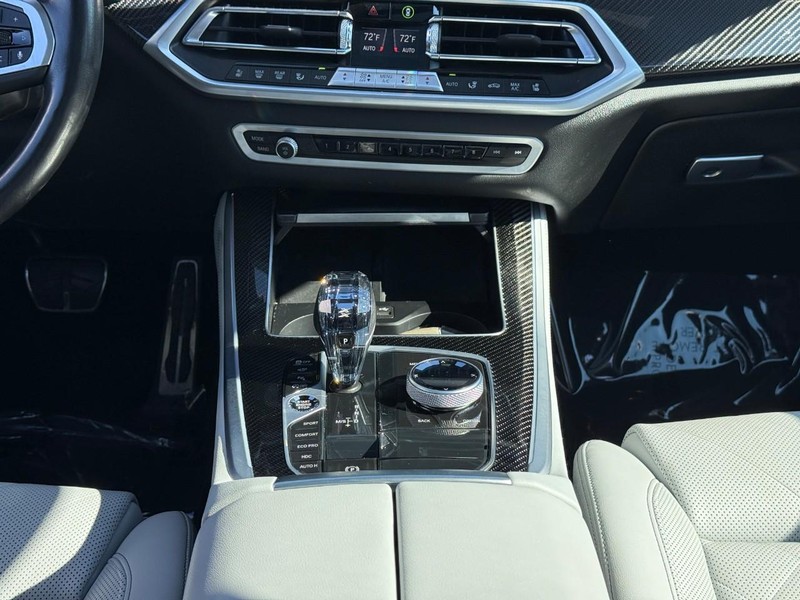 BMW X5 Vehicle Full-screen Gallery Image 15