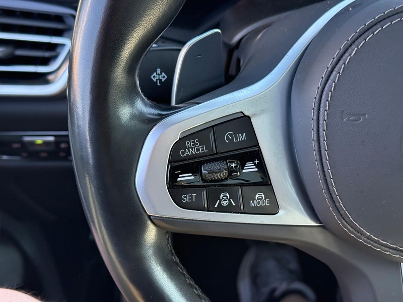 BMW X5 Vehicle Full-screen Gallery Image 21