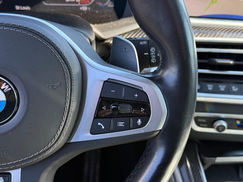 BMW X5 Vehicle Full-screen Gallery Image 22