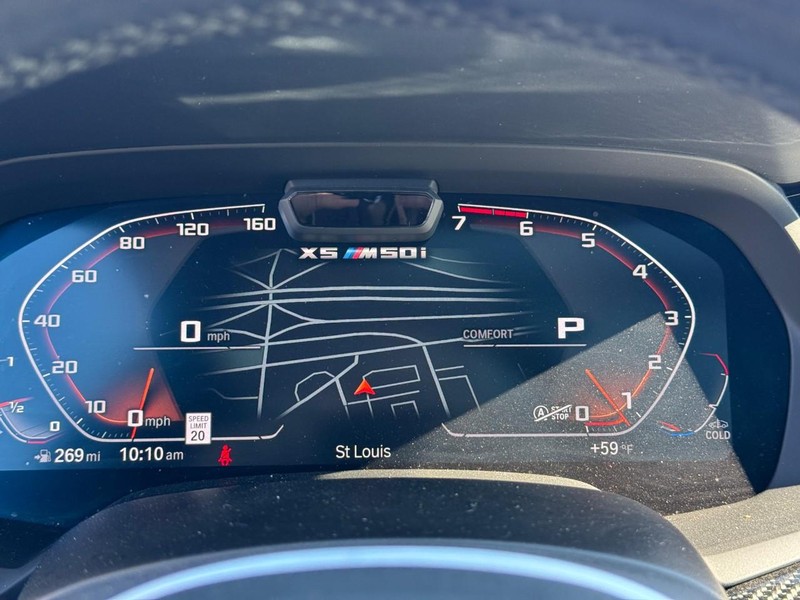 BMW X5 Vehicle Full-screen Gallery Image 23