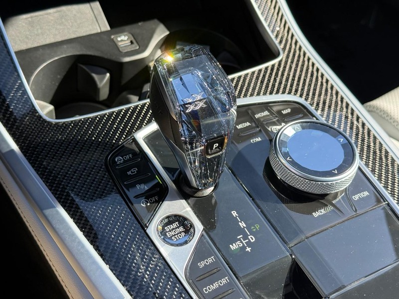 BMW X5 Vehicle Full-screen Gallery Image 24