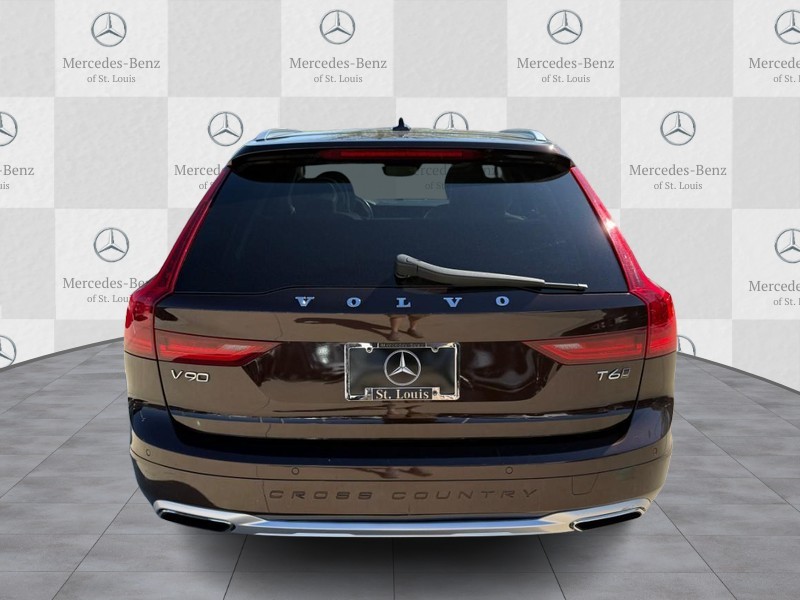 Volvo V90 Cross Country Vehicle Full-screen Gallery Image 5