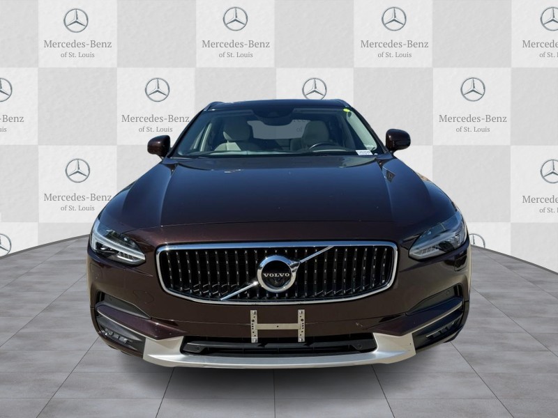 Volvo V90 Cross Country Vehicle Full-screen Gallery Image 7