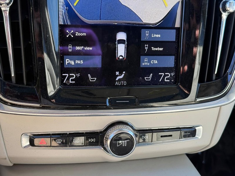 Volvo V90 Cross Country Vehicle Full-screen Gallery Image 23