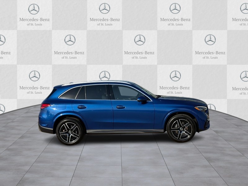 Mercedes-Benz GLC Vehicle Full-screen Gallery Image 2