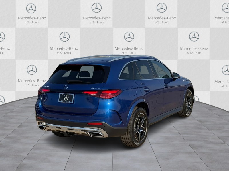 Mercedes-Benz GLC Vehicle Full-screen Gallery Image 3