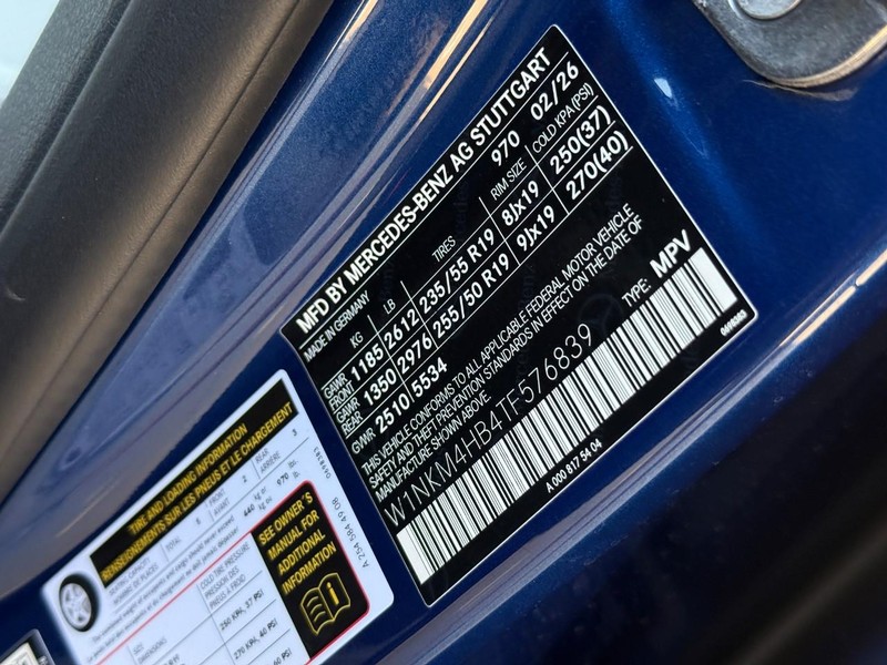 Mercedes-Benz GLC Vehicle Full-screen Gallery Image 17