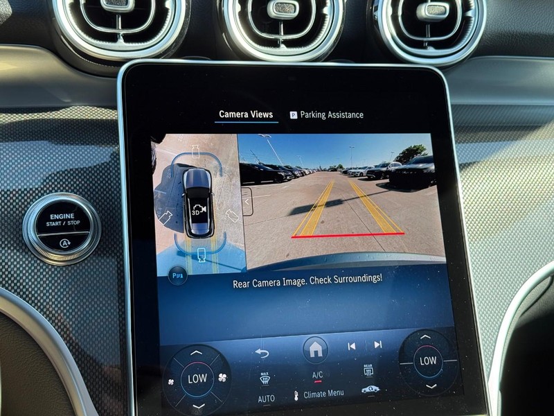 Mercedes-Benz GLC Vehicle Full-screen Gallery Image 18