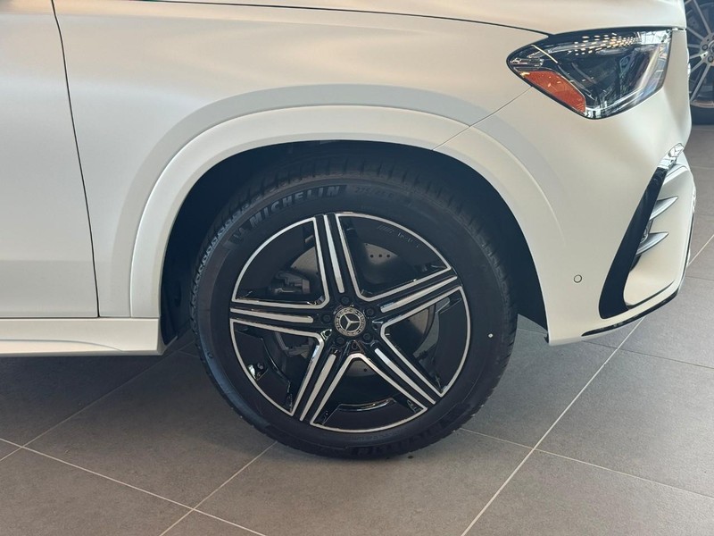 Mercedes-Benz GLE Vehicle Full-screen Gallery Image 3