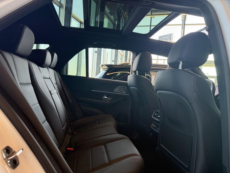 Mercedes-Benz GLE Vehicle Full-screen Gallery Image 7