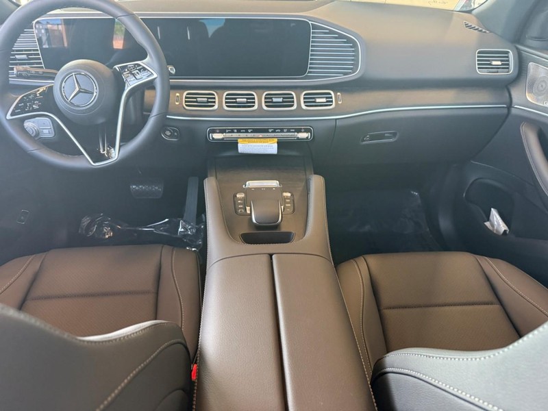 Mercedes-Benz GLE Vehicle Full-screen Gallery Image 8