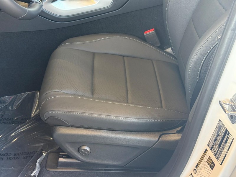 Mercedes-Benz GLE Vehicle Full-screen Gallery Image 14