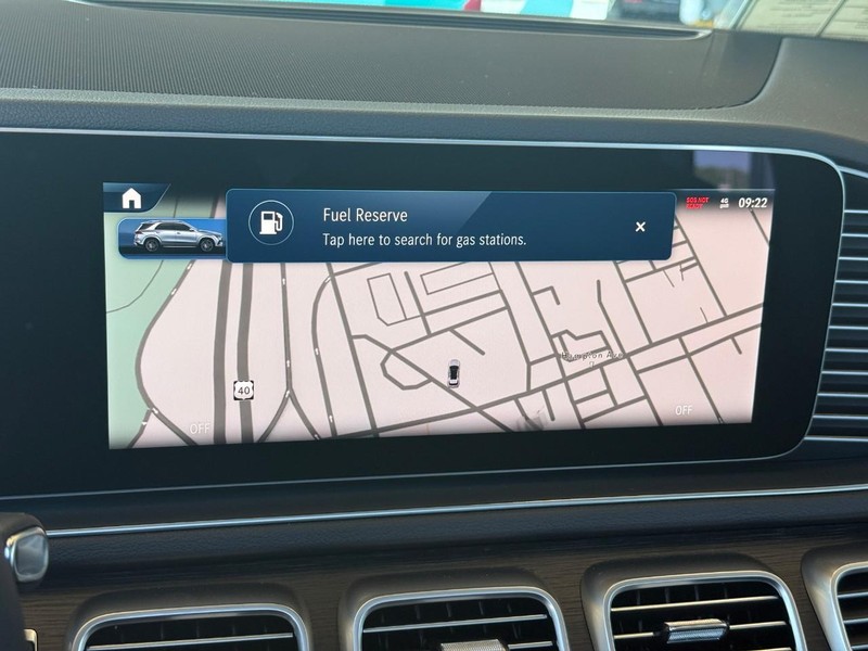 Mercedes-Benz GLE Vehicle Full-screen Gallery Image 18