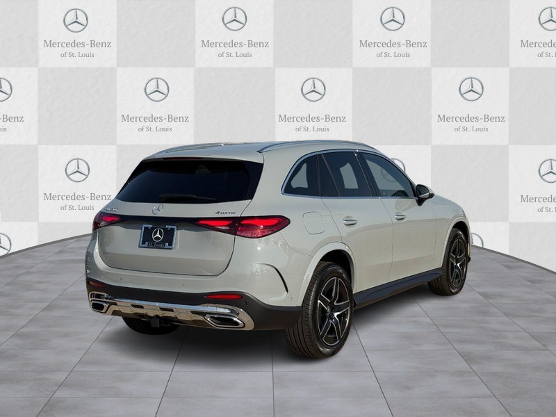 Mercedes-Benz GLC Vehicle Full-screen Gallery Image 3