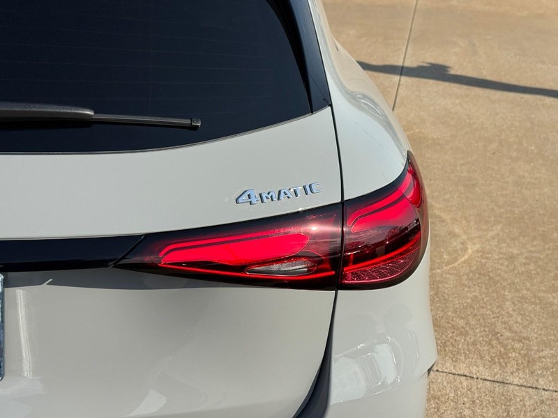 Mercedes-Benz GLC Vehicle Full-screen Gallery Image 6