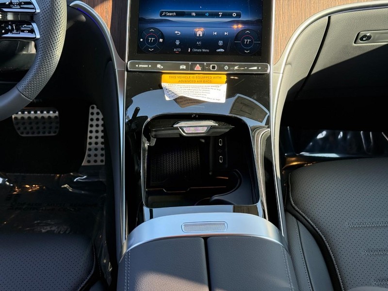 Mercedes-Benz GLC Vehicle Full-screen Gallery Image 16