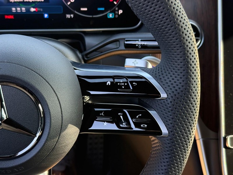 Mercedes-Benz GLC Vehicle Full-screen Gallery Image 18