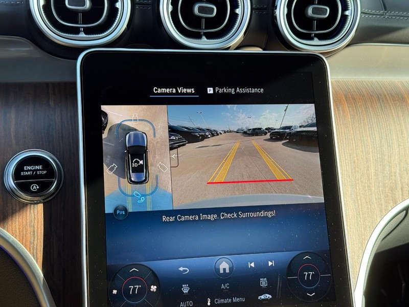 Mercedes-Benz GLC Vehicle Full-screen Gallery Image 19