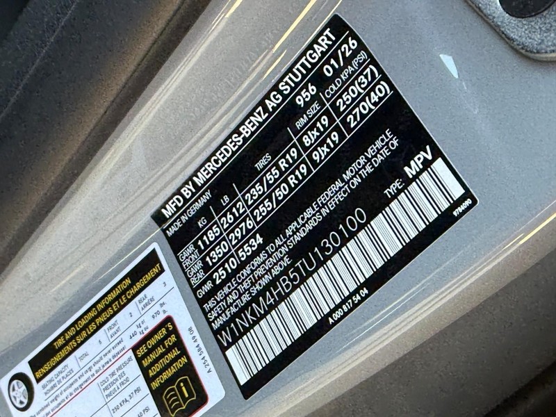 Mercedes-Benz GLC Vehicle Full-screen Gallery Image 20