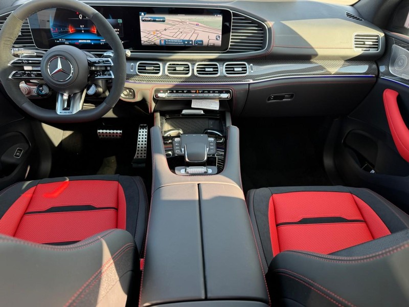 Mercedes-Benz GLE Vehicle Full-screen Gallery Image 7