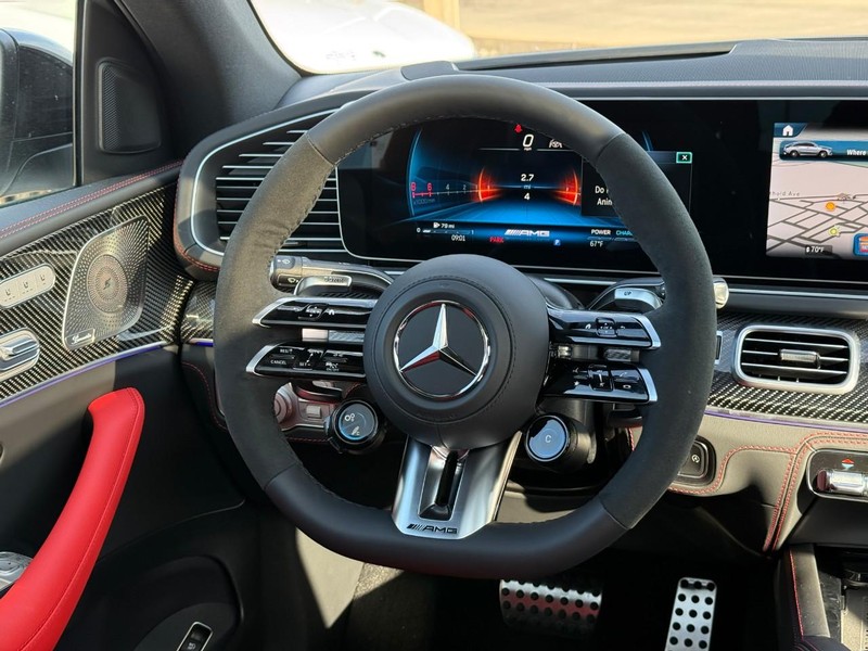 Mercedes-Benz GLE Vehicle Full-screen Gallery Image 8
