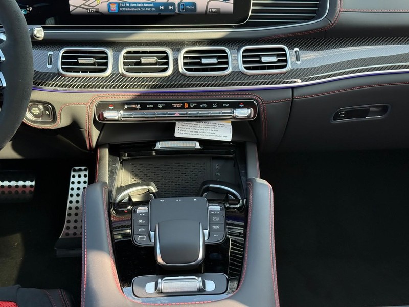 Mercedes-Benz GLE Vehicle Full-screen Gallery Image 10