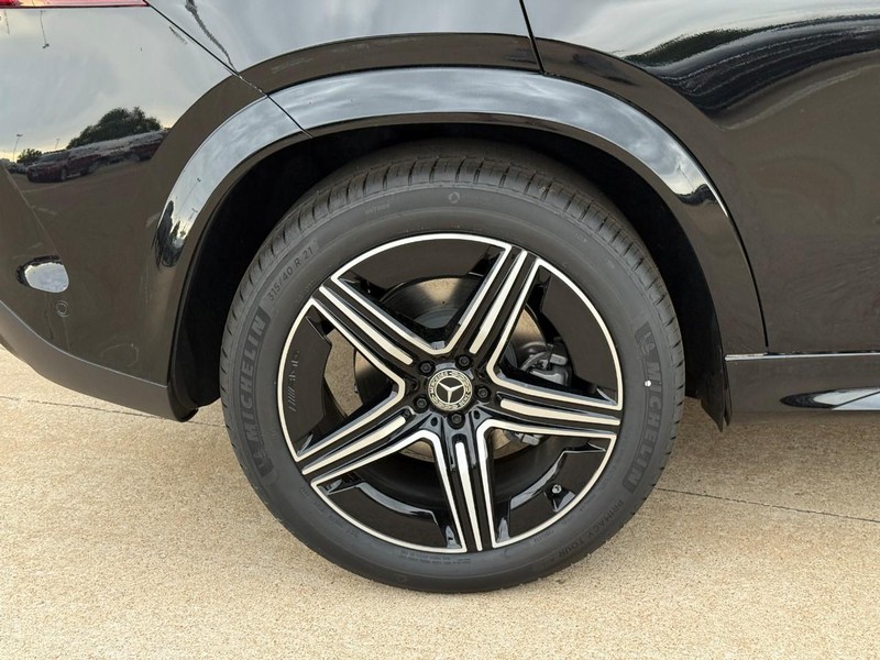 Mercedes-Benz GLE Vehicle Full-screen Gallery Image 7