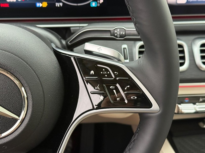 Mercedes-Benz GLE Vehicle Full-screen Gallery Image 21