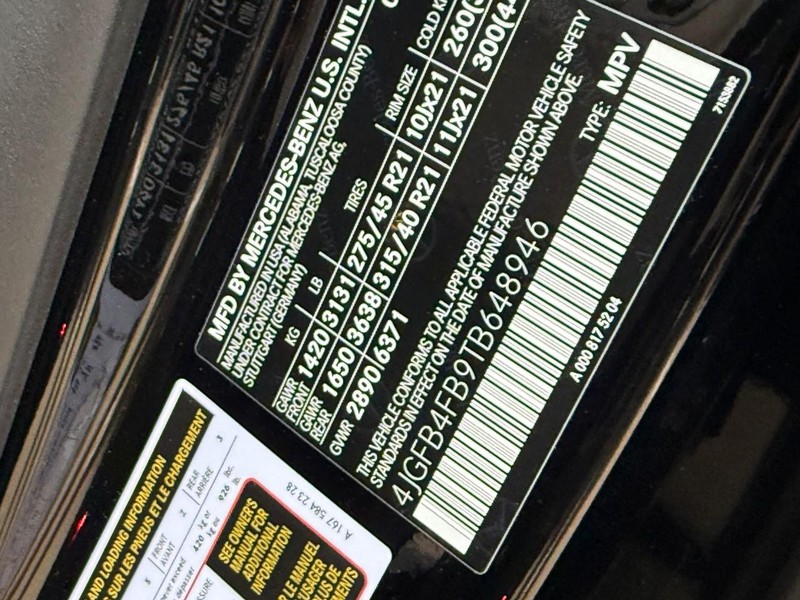 Mercedes-Benz GLE Vehicle Full-screen Gallery Image 25