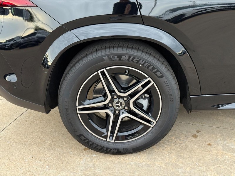 Mercedes-Benz GLE Vehicle Full-screen Gallery Image 7
